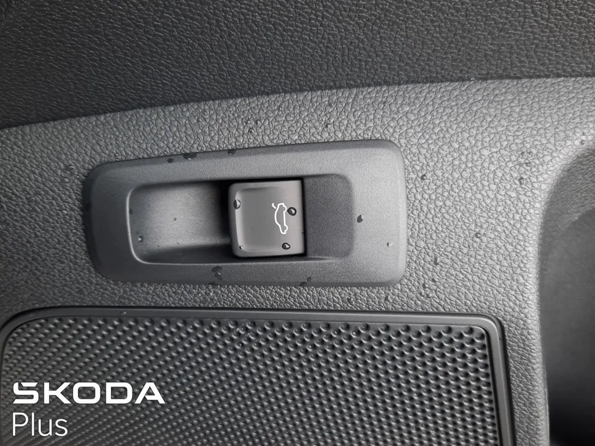 Skoda Karoq  electric Boot sportline 2.0tdi 115HP - Image 3