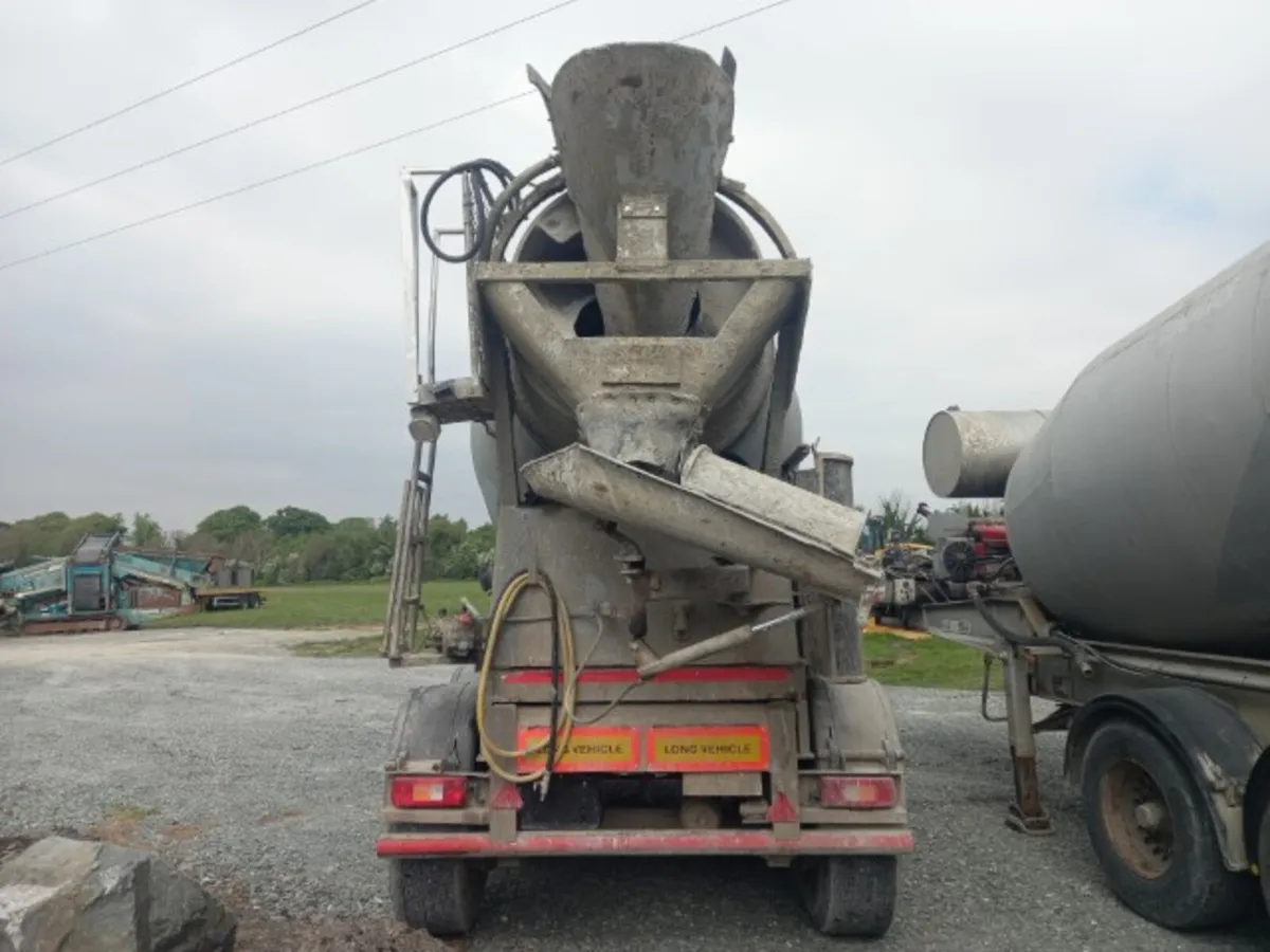 2004 Dennison Concrete Mixing Trailer For Auction - Image 4