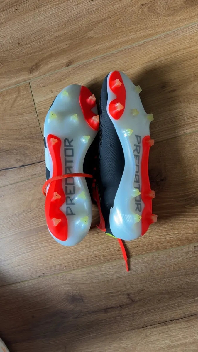 Adidas Predators 10.5 - Image 4