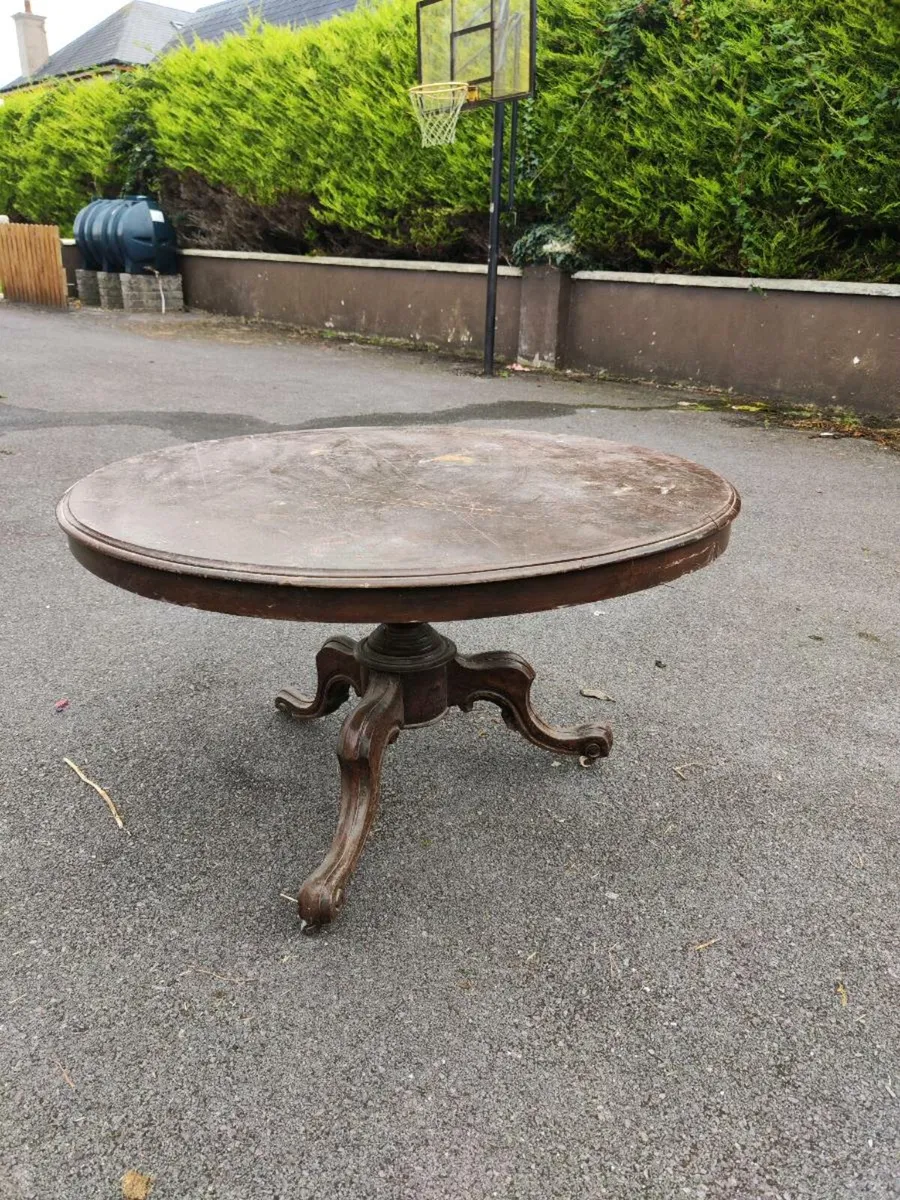 Round antique table - Image 1