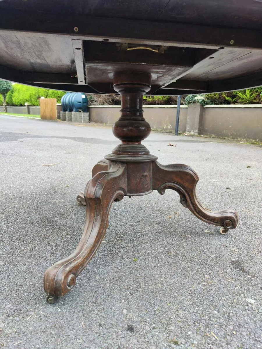 Round antique table - Image 4