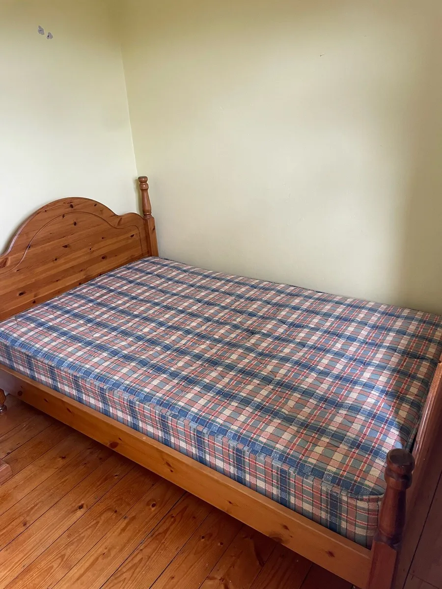 A 4ft DOUBLE BED