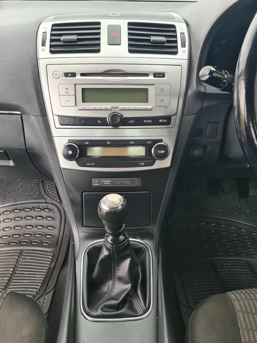 Toyota Avensis Aura 2013 - Image 4
