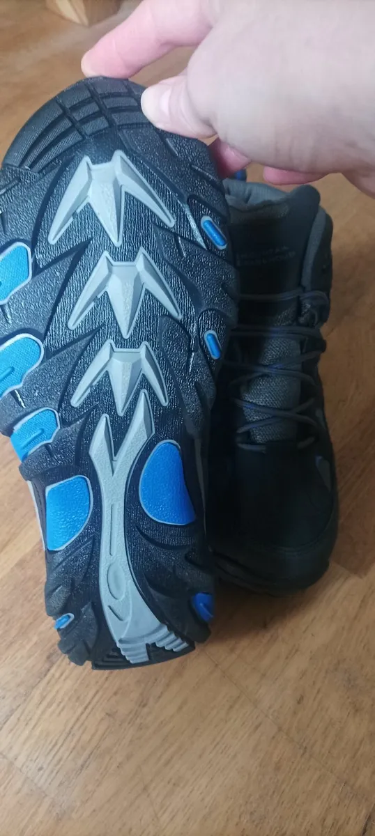 Hiking Boots Brand NEW - Image 4