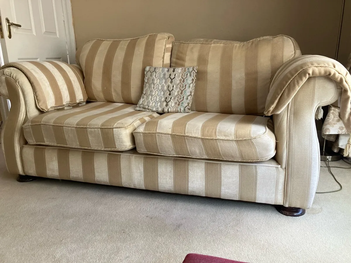 Three seater couch good condition