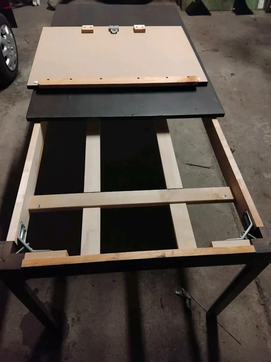 Table &chairs - Image 3