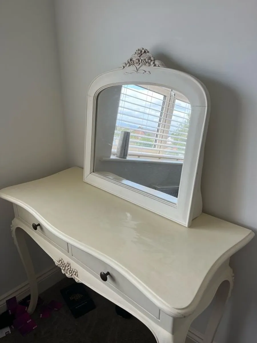 vanity - Image 3