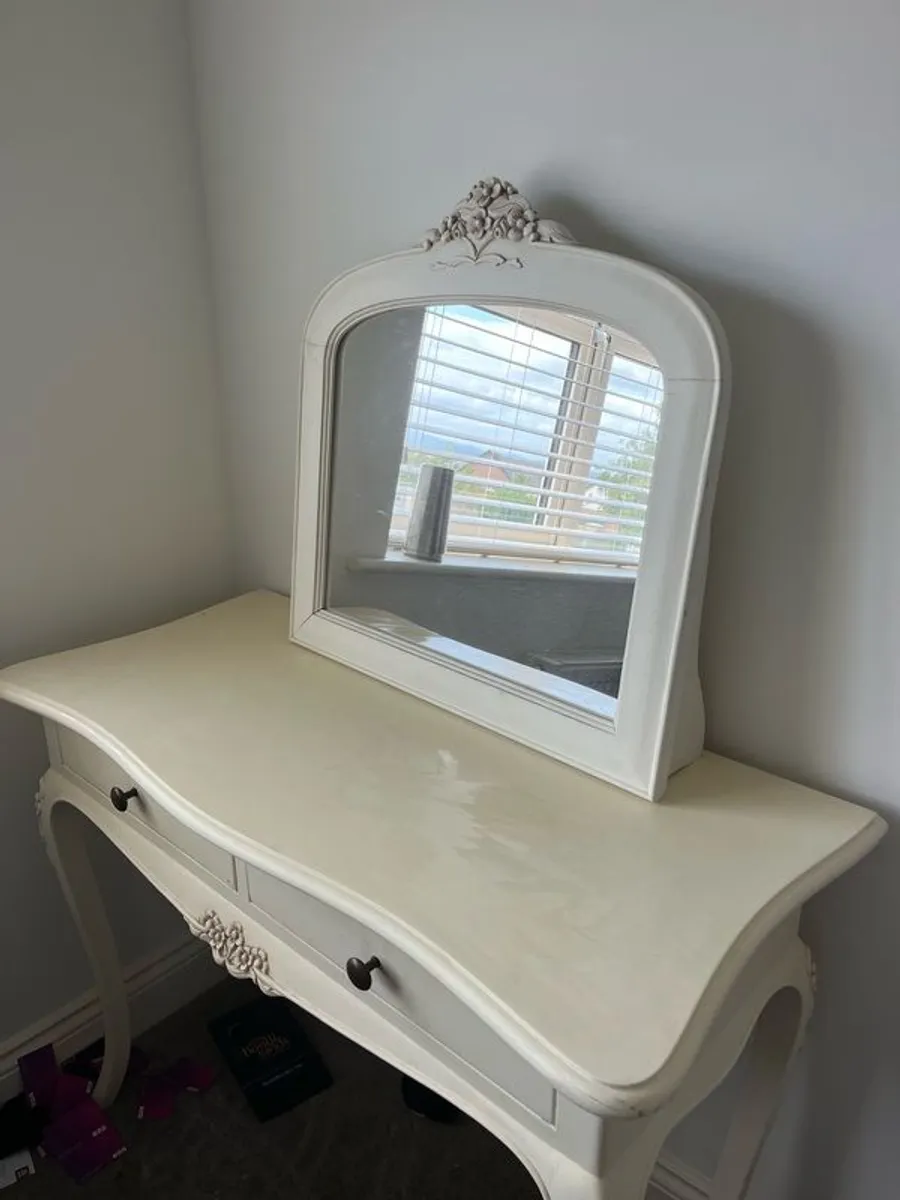 vanity - Image 4