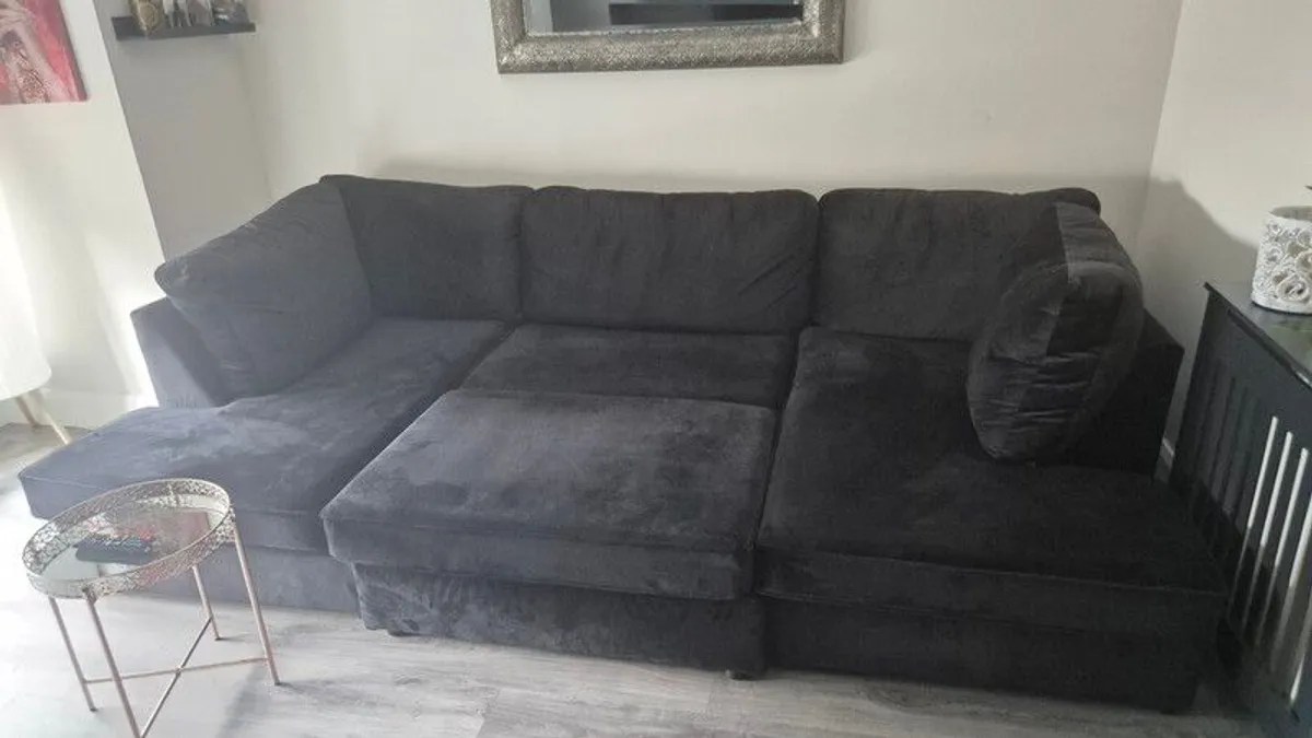 U shaped sofa - Image 1