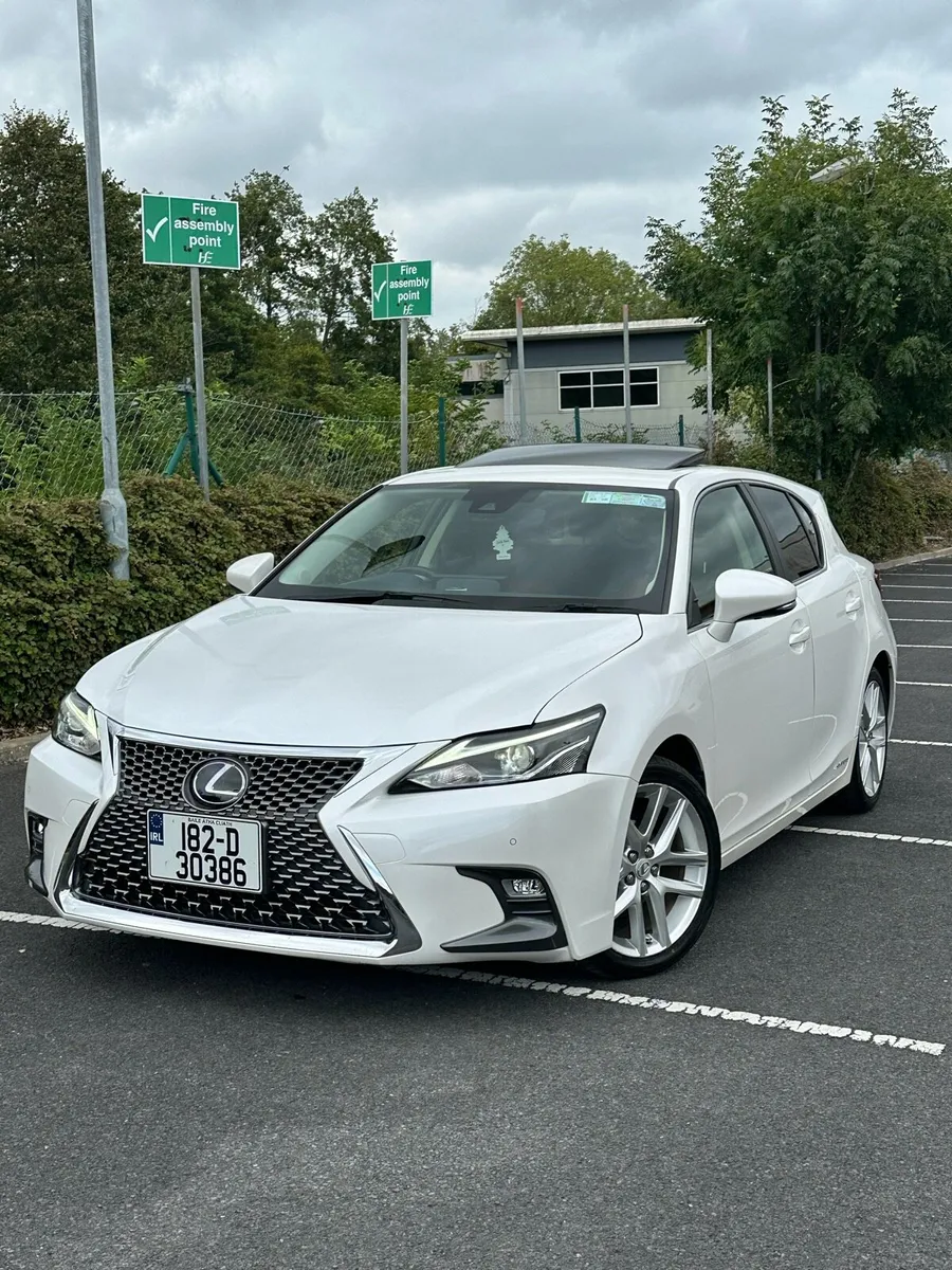 18/2 LEXUS CT200H LIKE NEW 1.8 PETROL/HYBRID - Image 2