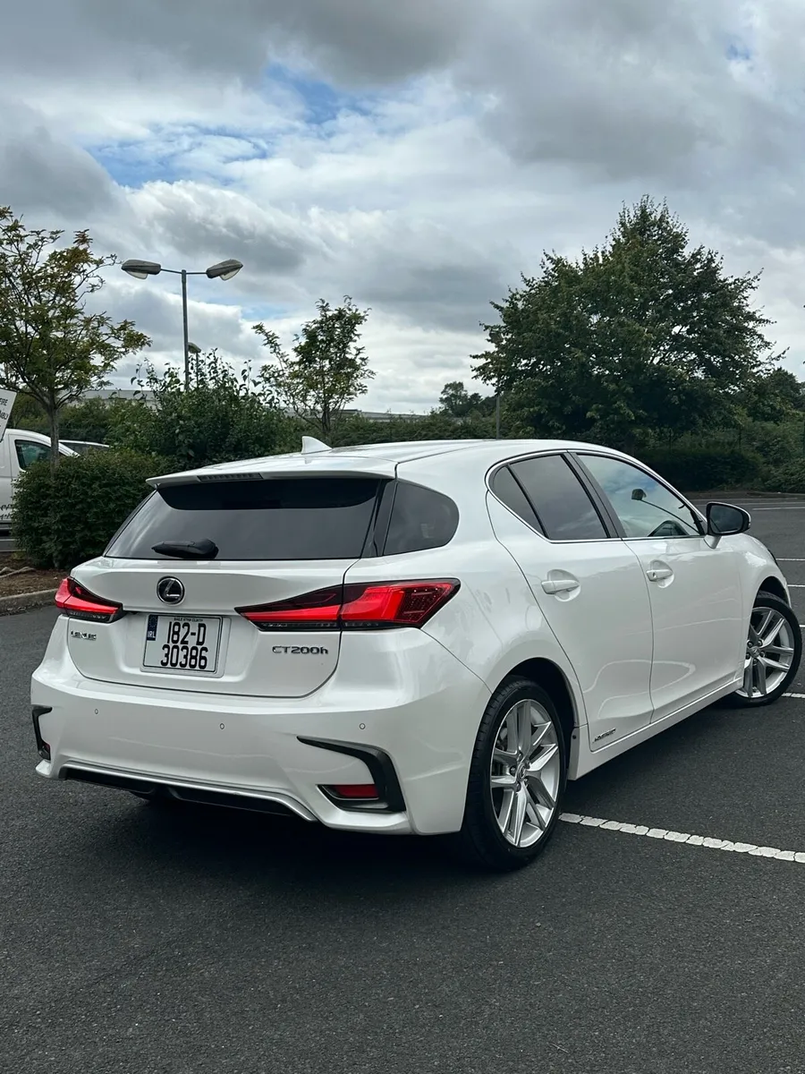 18/2 LEXUS CT200H LIKE NEW 1.8 PETROL/HYBRID - Image 3