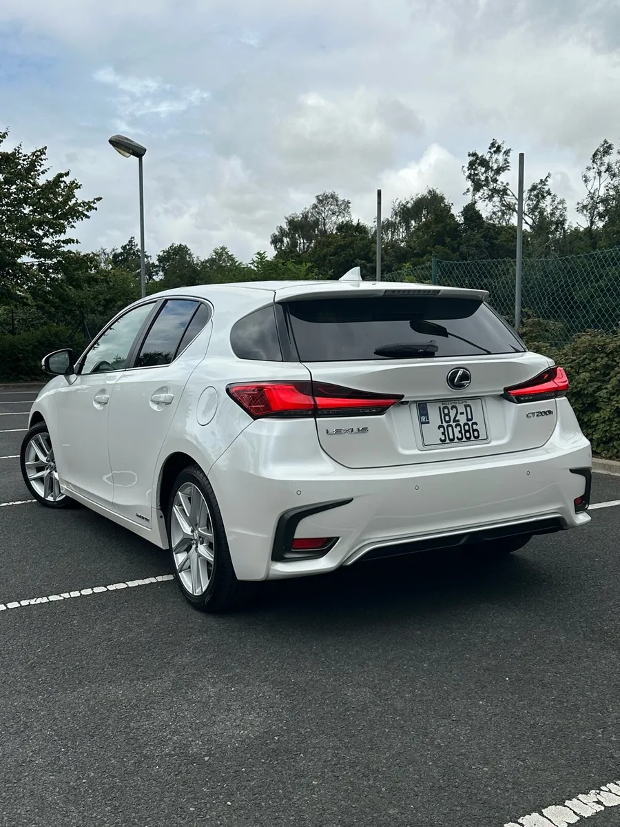 18/2 LEXUS CT200H LIKE NEW 1.8 PETROL/HYBRID - Image 4