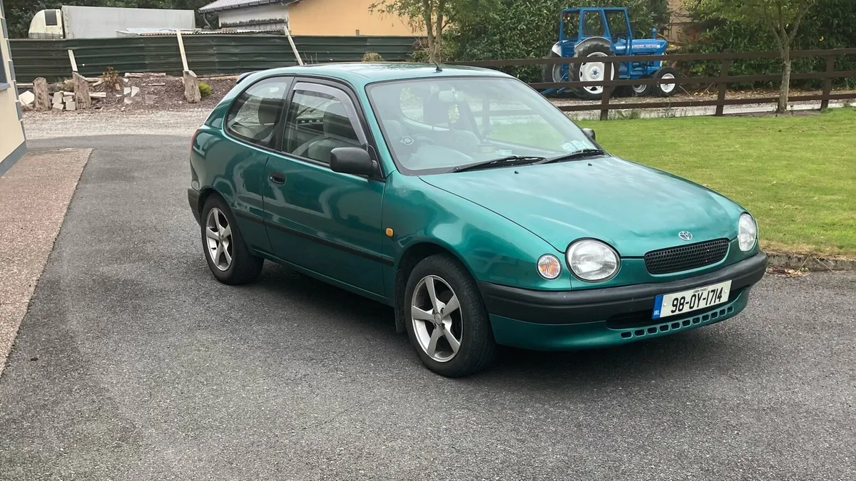Toyota Corolla.1.3 - Image 1