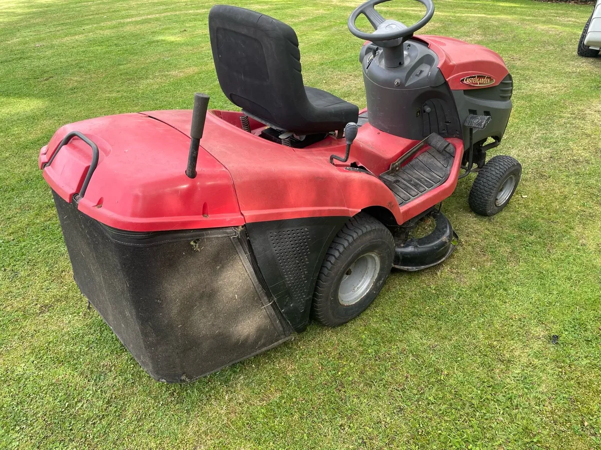 Castle garden ride on mower - Image 4