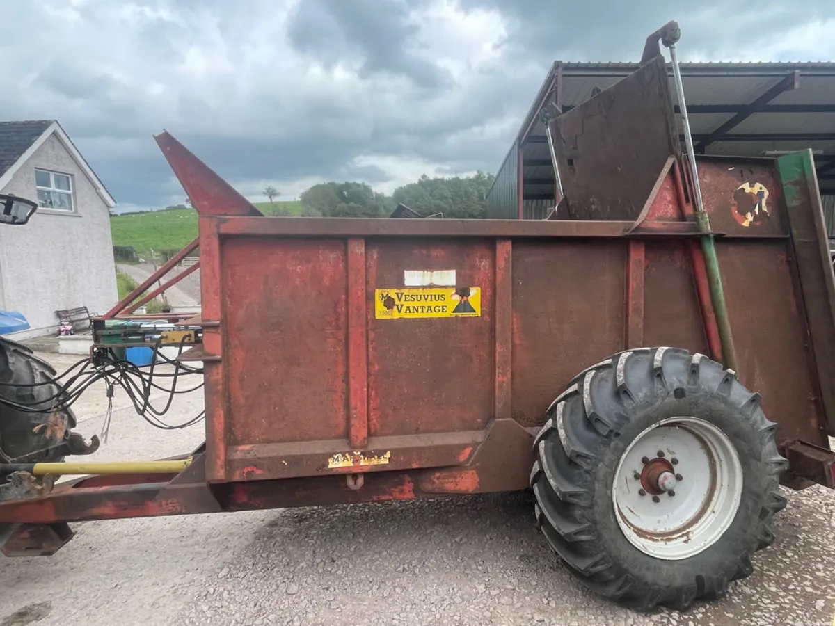 Marshall rear discharge muck spreader - Image 1