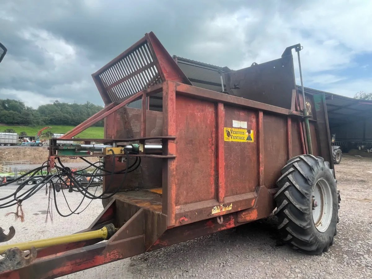 Marshall rear discharge muck spreader - Image 2