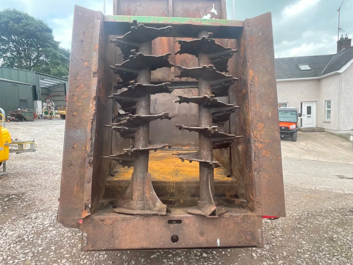 Marshall rear discharge muck spreader - Image 3
