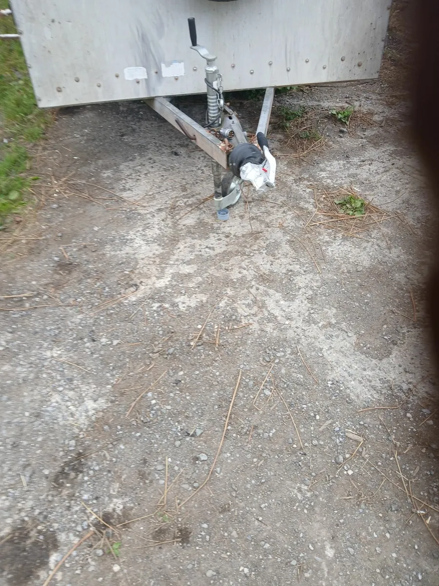 Cattle Box - Image 2
