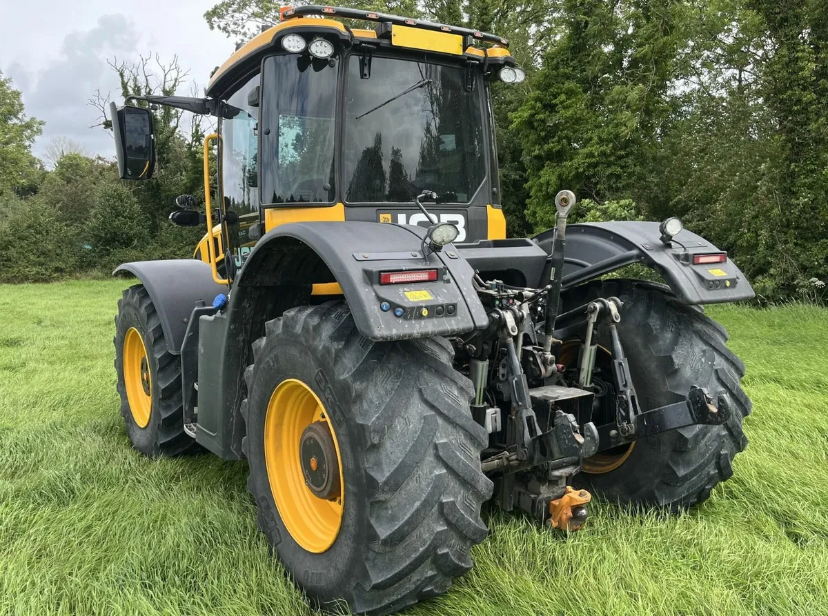 JCB Fastrac 4220 icon @ Russell Fastraxx Ltd - Image 2