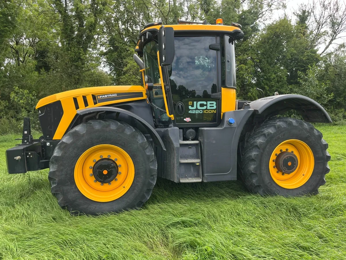 JCB Fastrac 4220 icon @ Russell Fastraxx Ltd - Image 1