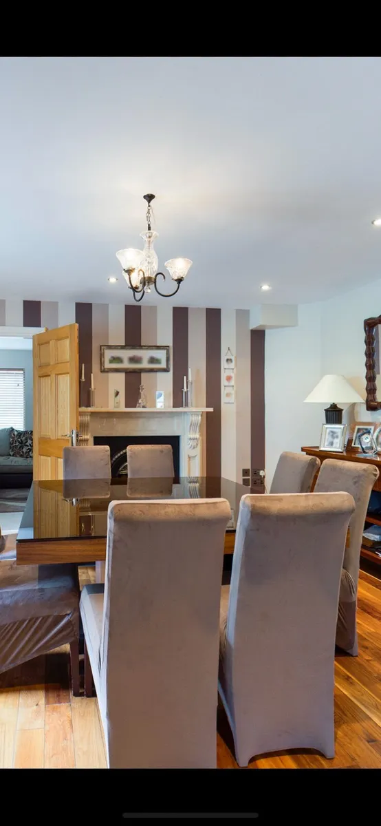 Dining table - Image 2