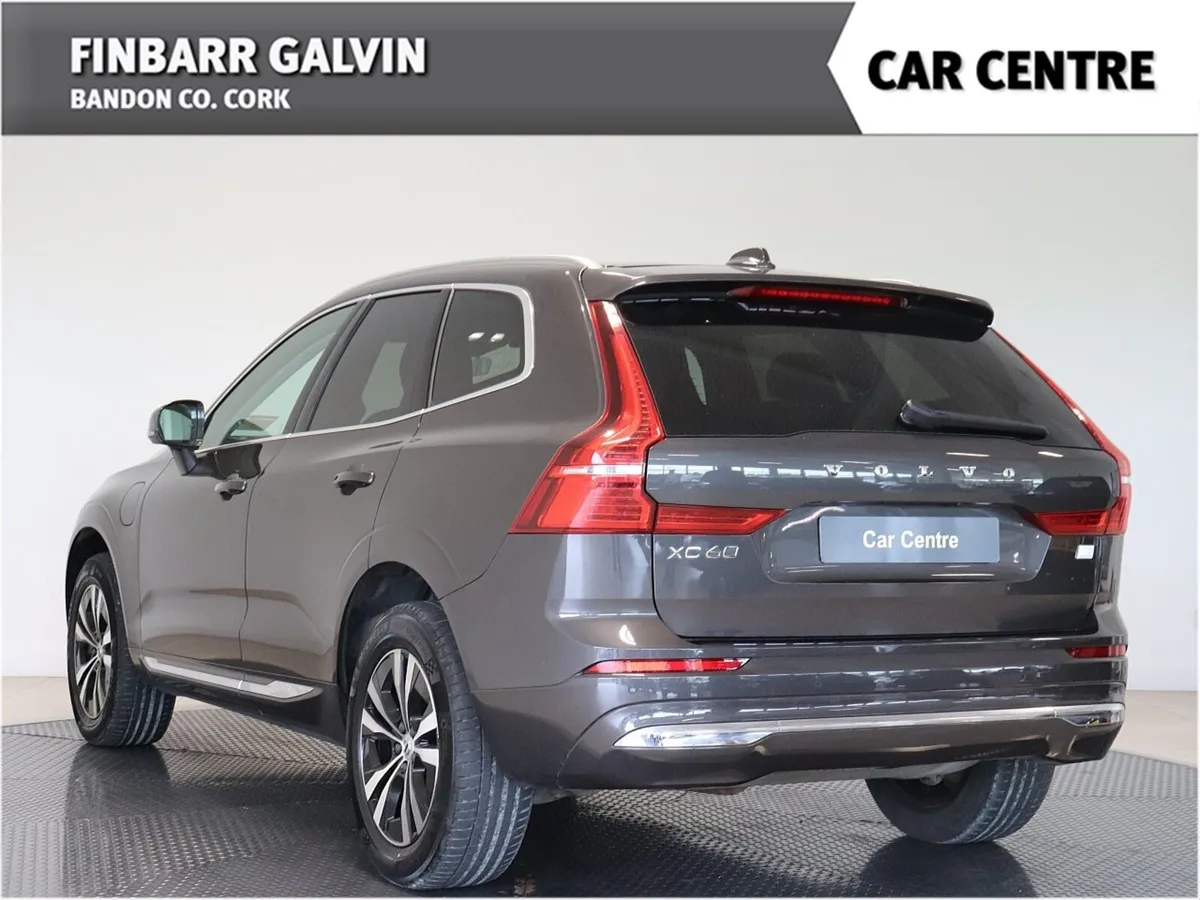 Volvo XC60 2022 - Image 2