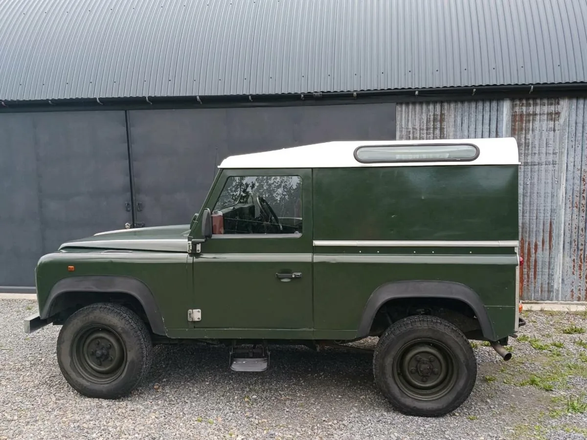 Land Rover - Image 1
