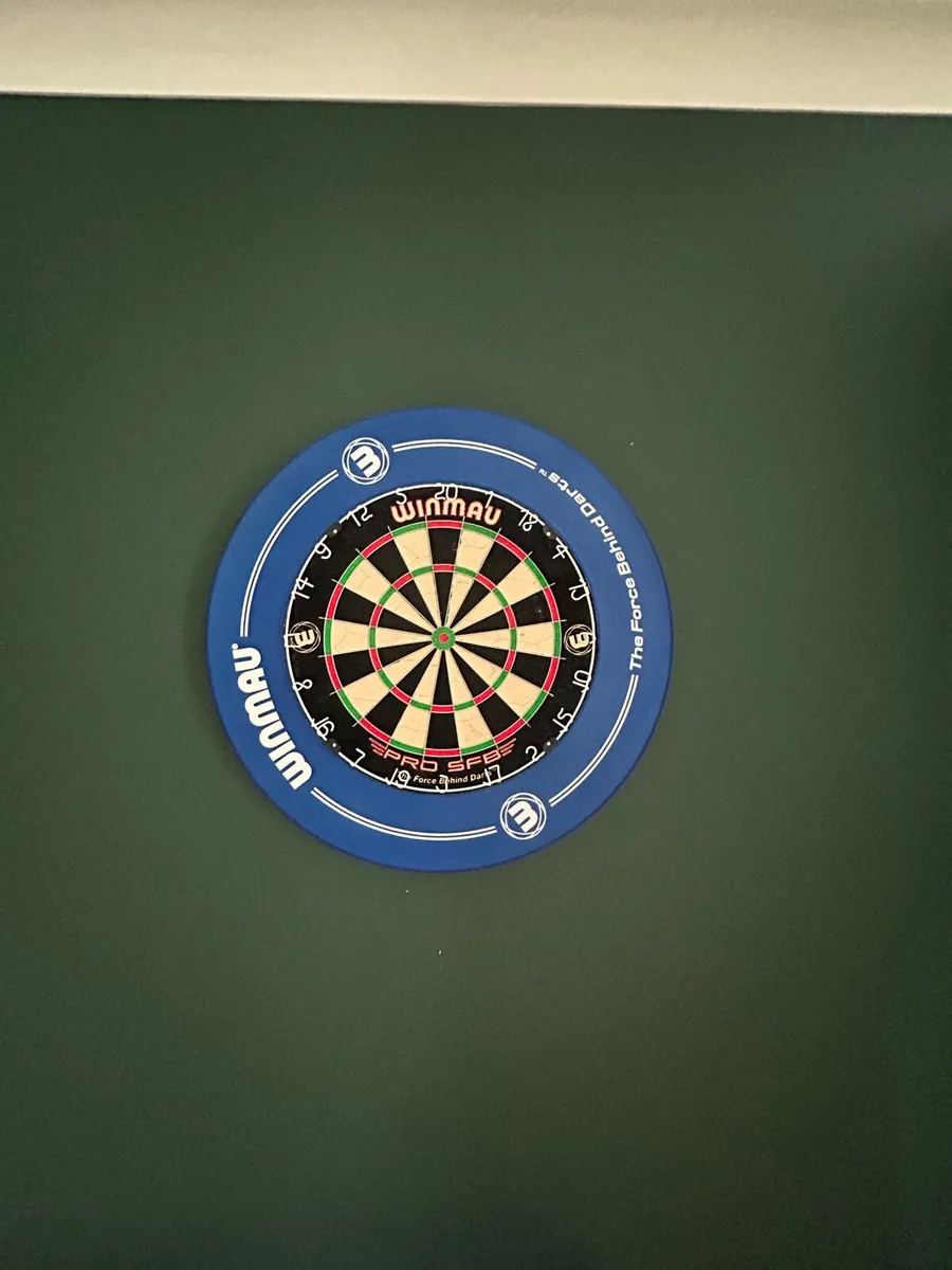 Darts board and ring