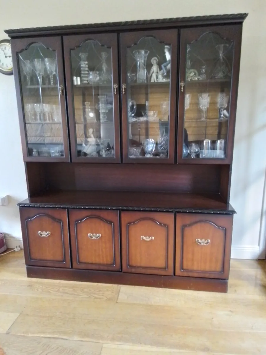 Cabinet - Image 1
