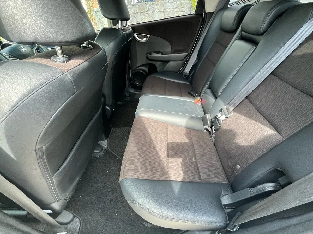 2013 HONDA FIT (auto) TAXED & TESTED - Image 4