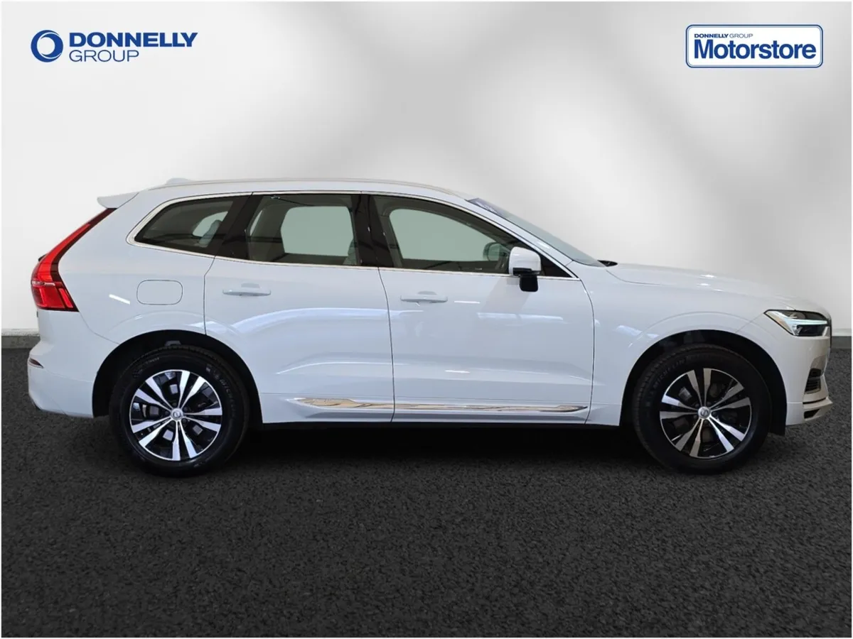 Volvo XC60 Estate Inscription Expression - Image 3