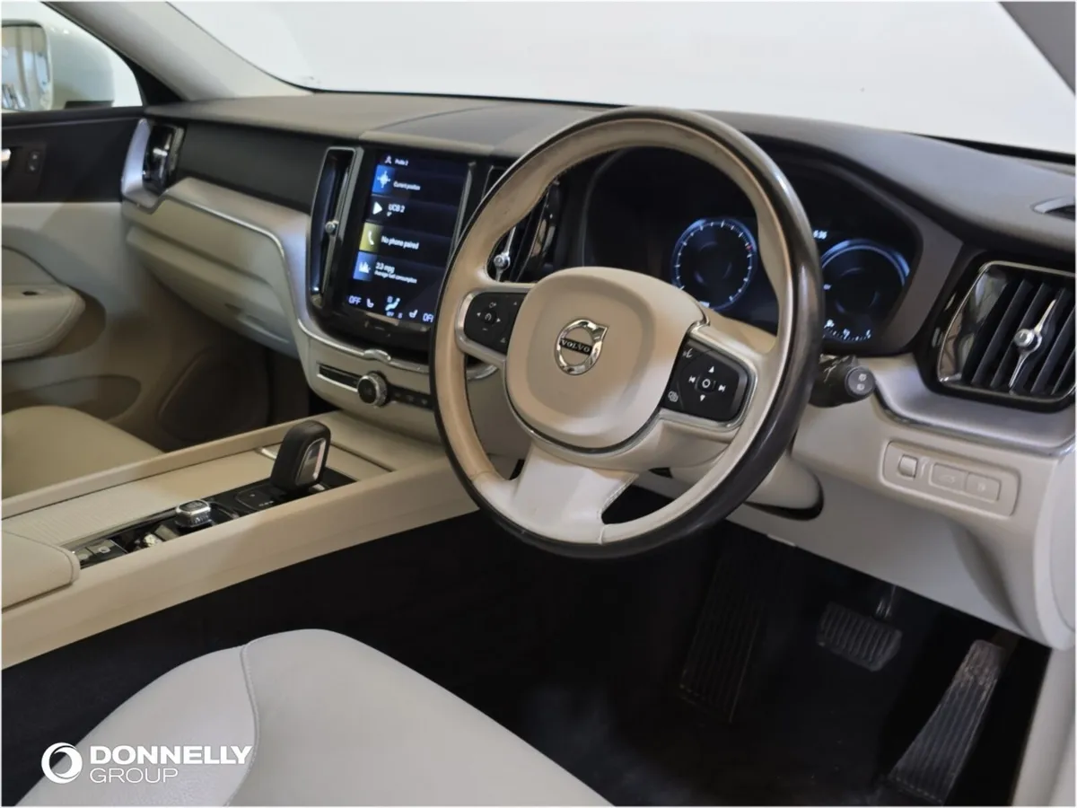 Volvo XC60 Estate Inscription Expression - Image 4