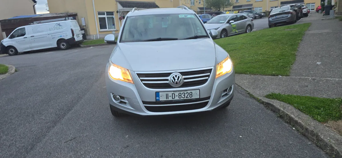 Volkswagen Tiguan 2011 - Image 2