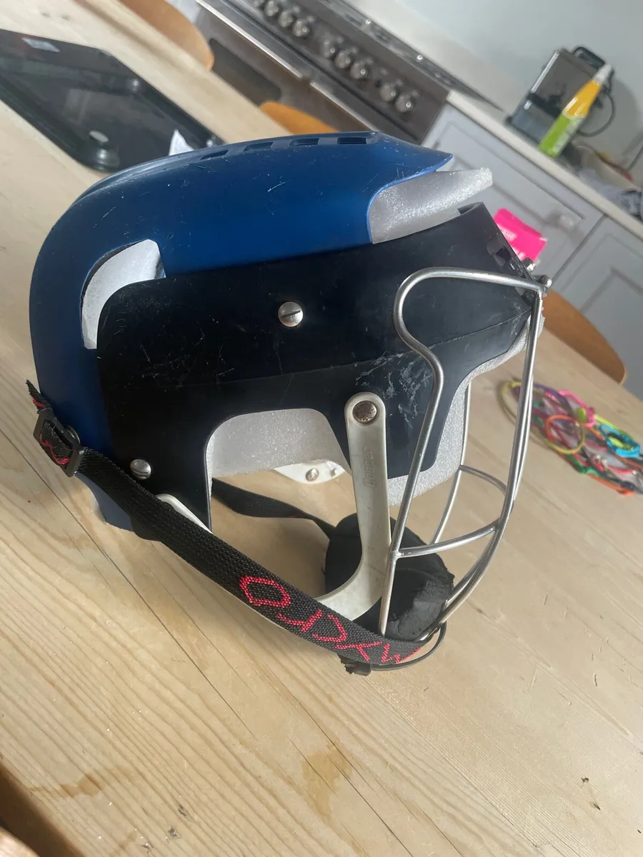 Hurling helmet - Image 1