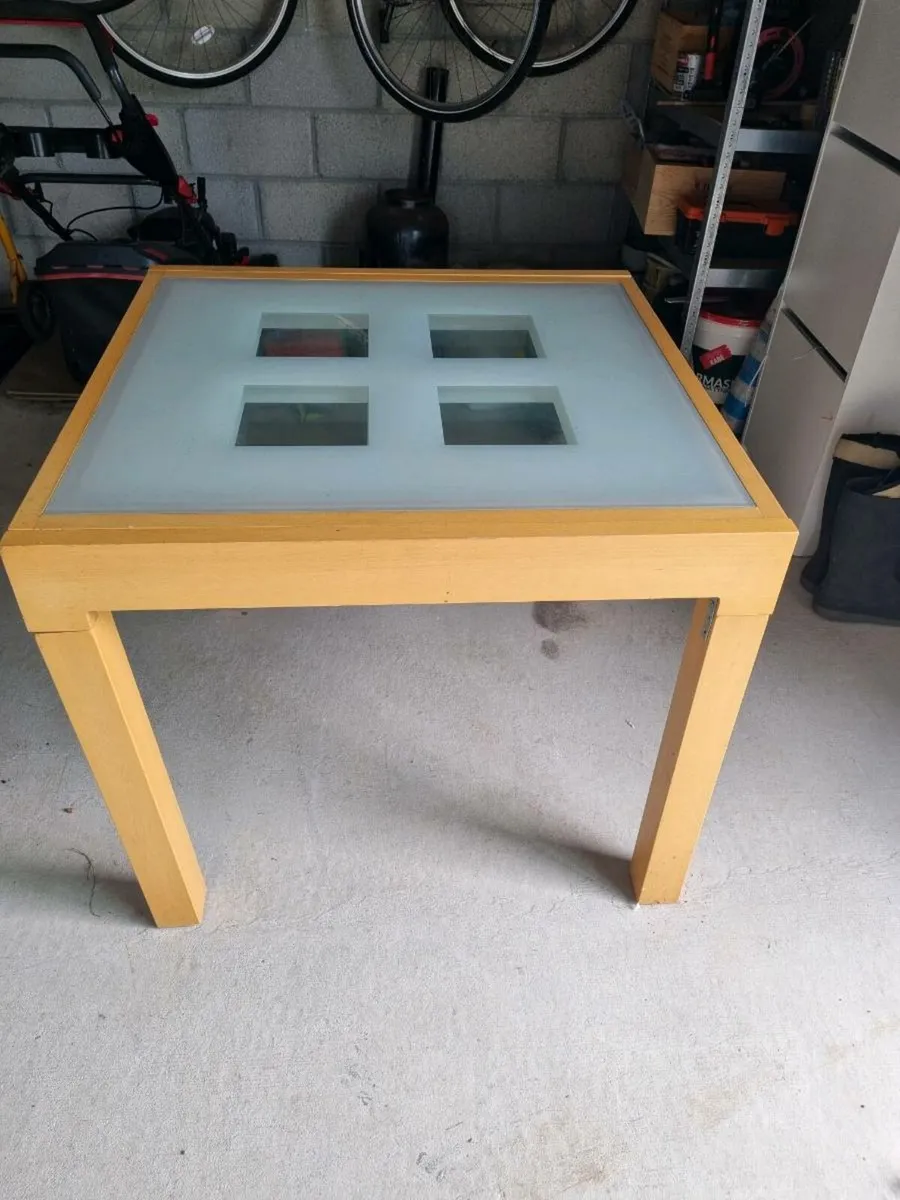 Dining table - Image 1