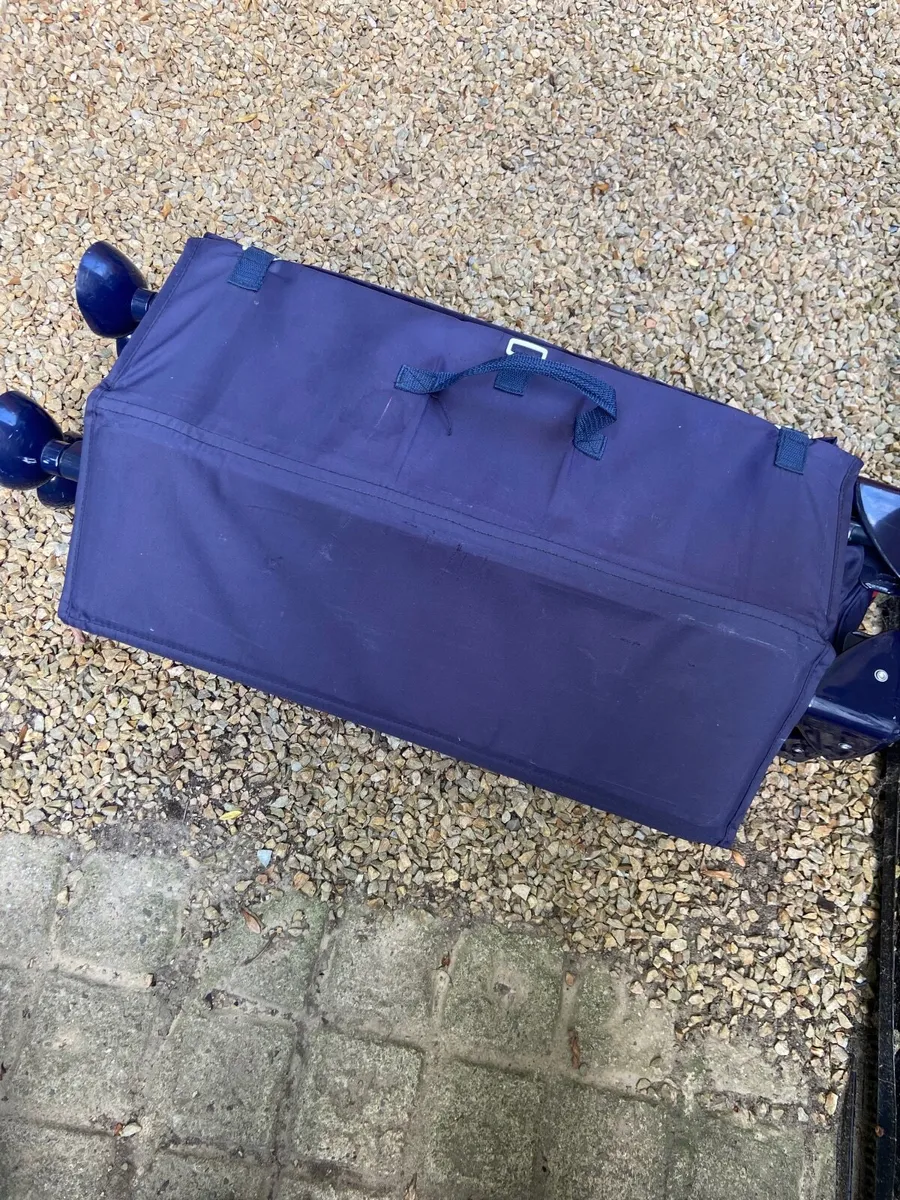 Travel cot