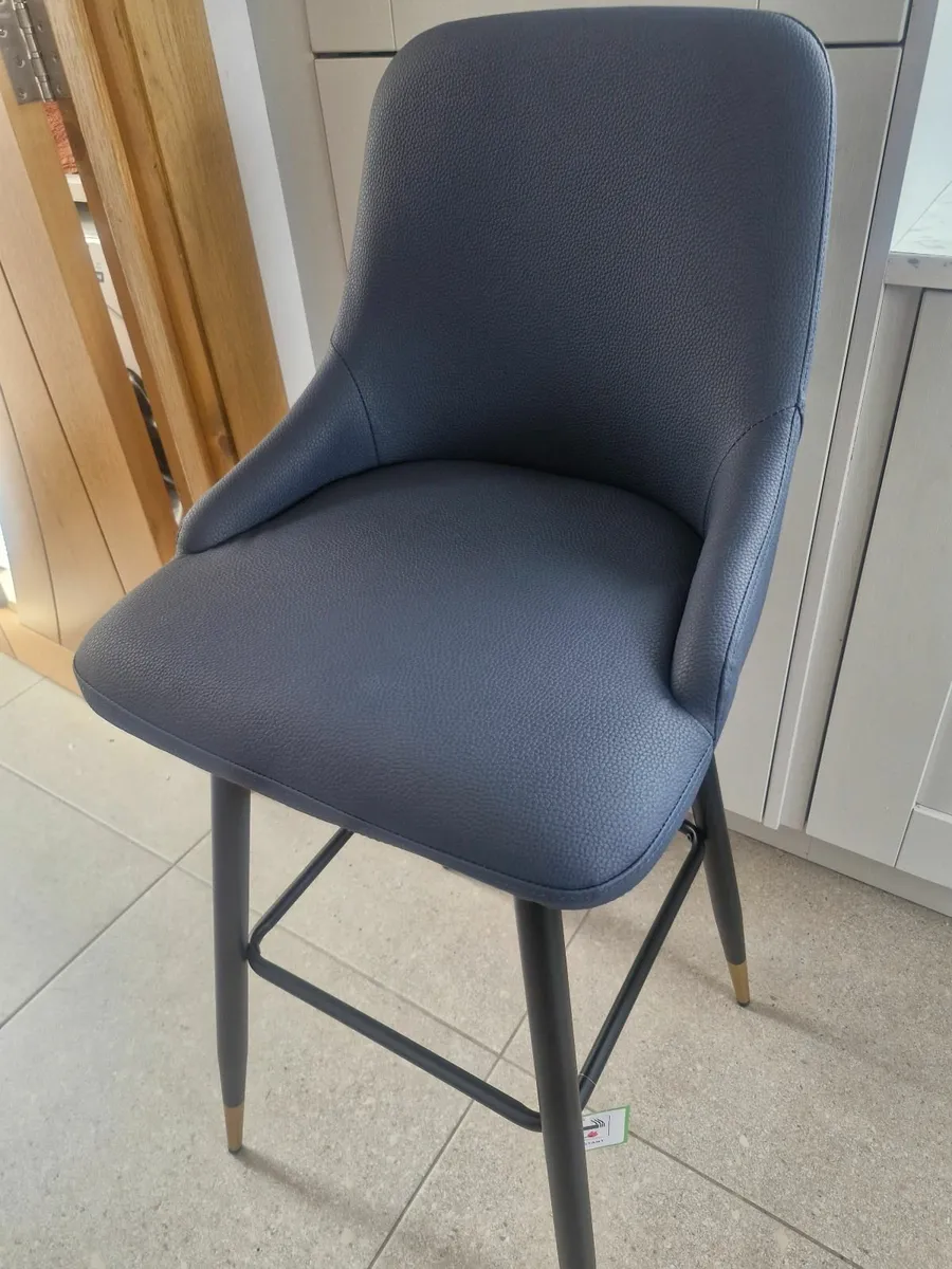 Bar stool