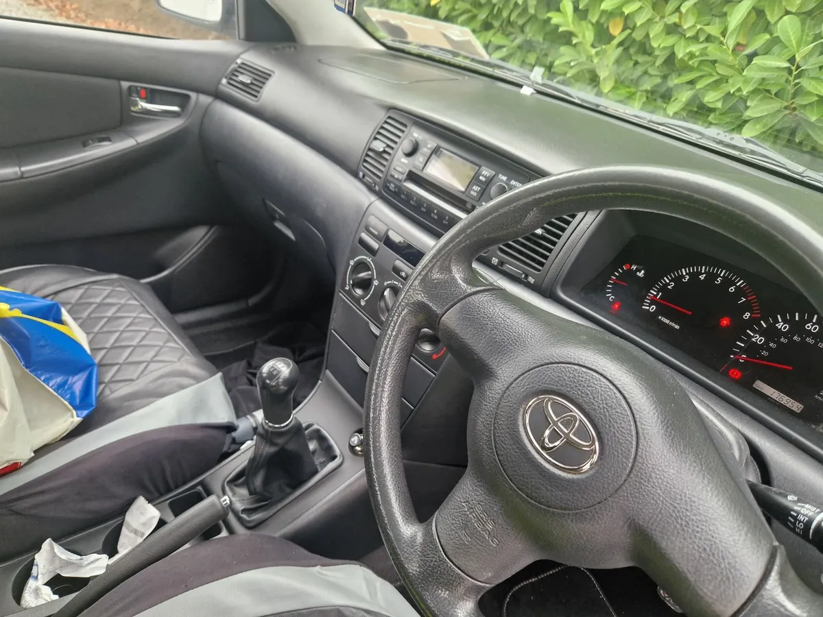 Toyota Corolla 2004 - Image 2
