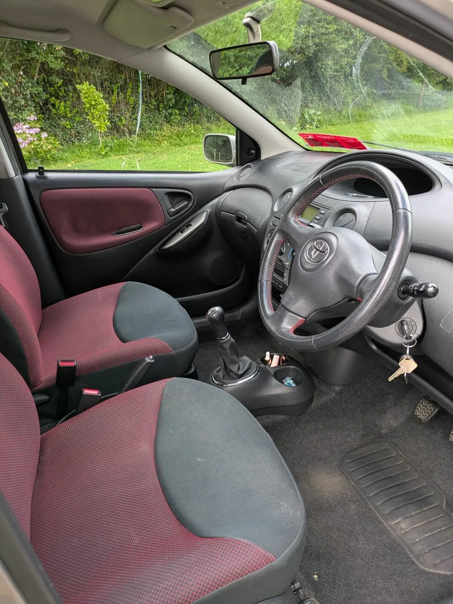Toyota Yaris 2005 - Image 4