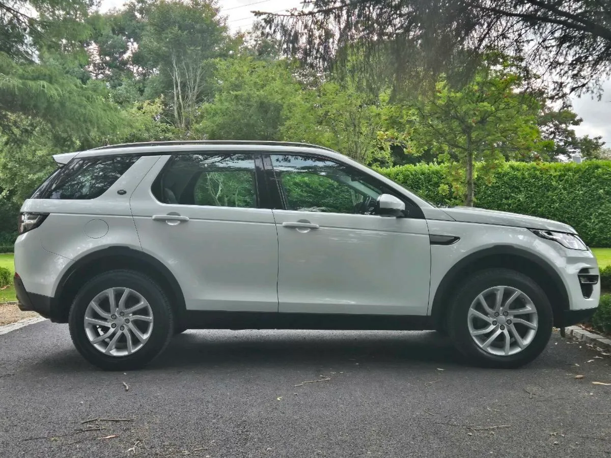 2017 Land Discovery Sport SE Auto 7 Seater - Image 3