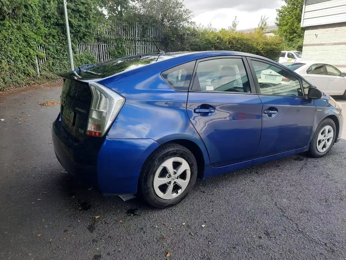 Toyota Prius 2011 hybrid automatic - Image 3