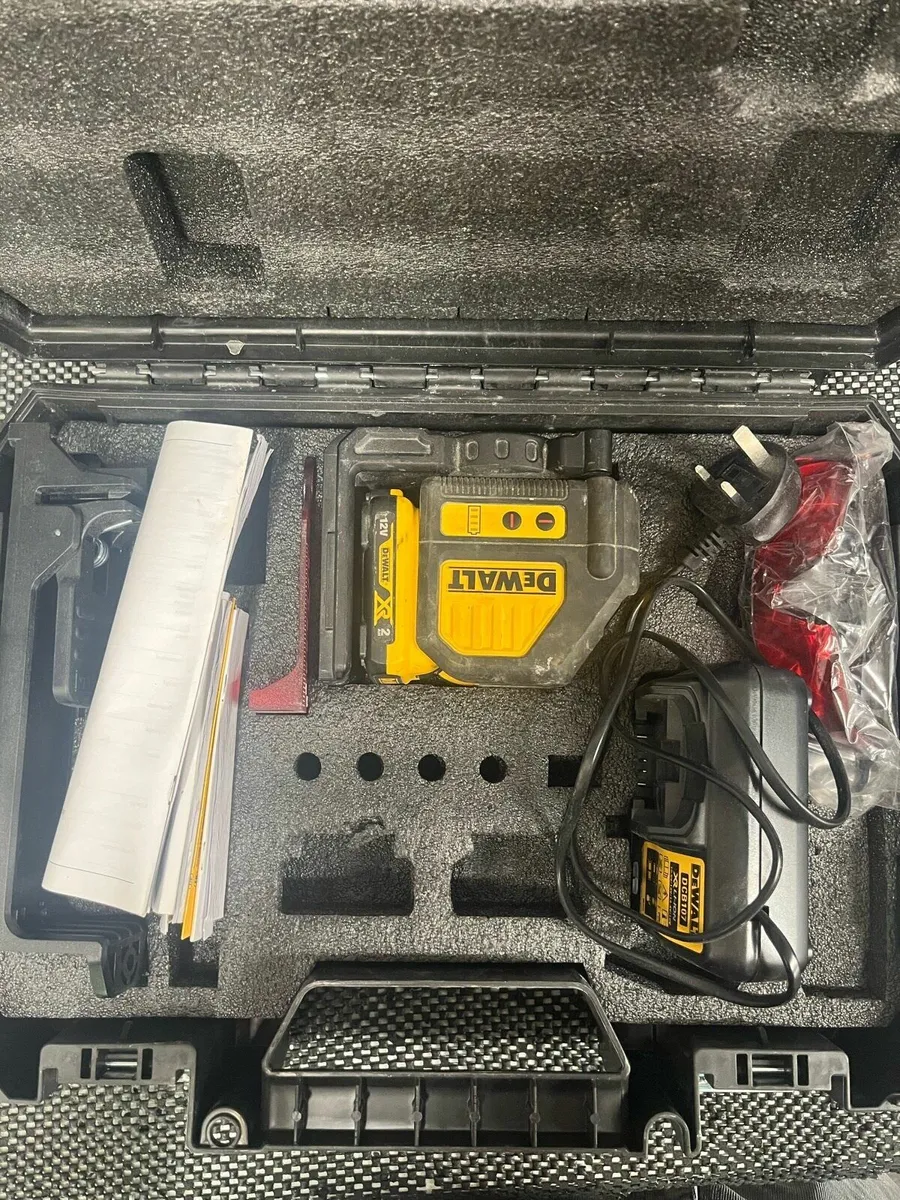 DeWalt 12v Red Laser - Image 2