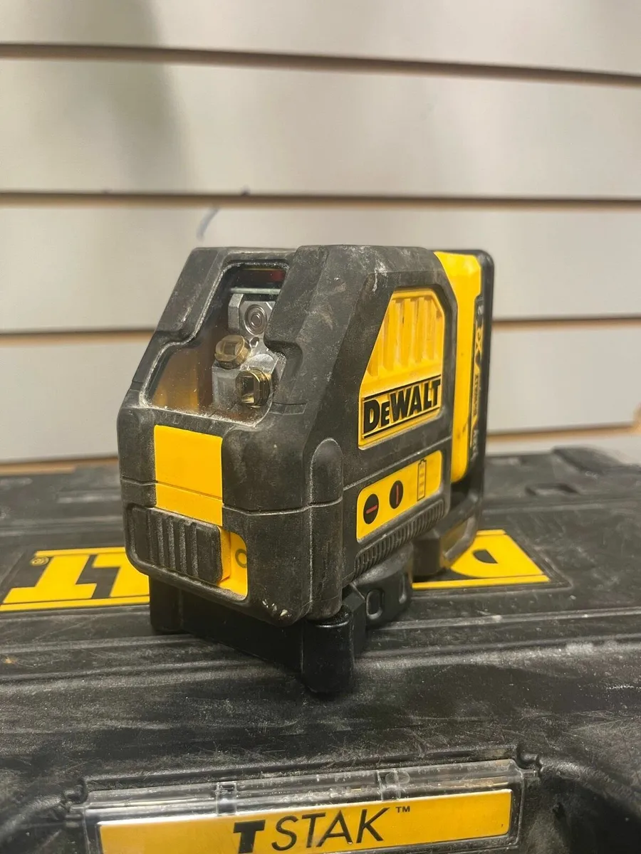 DeWalt 12v Red Laser - Image 1