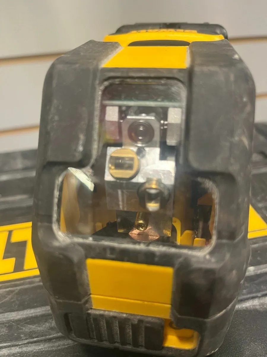 DeWalt 12v Red Laser - Image 4