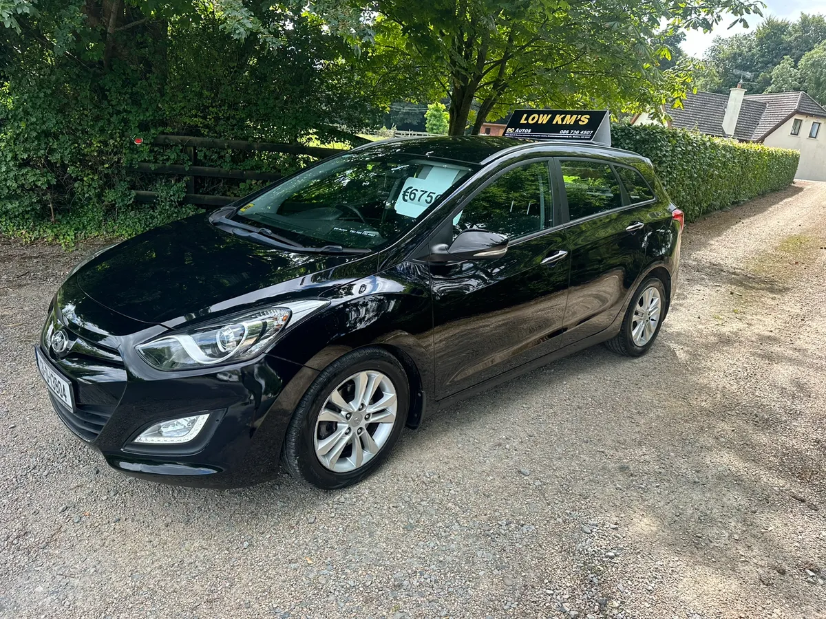 13 HYUNDAI I30 EST LOW KMS - Image 3