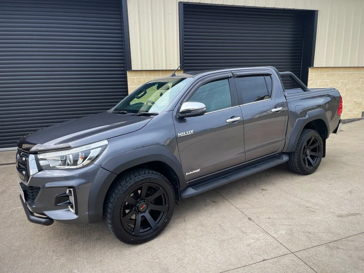 182 2018 TOYOTA HILUX 2.4 D4D INVINCIBLE X AUTO - Image 1