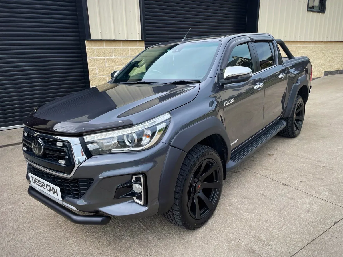 182 2018 TOYOTA HILUX 2.4 D4D INVINCIBLE X AUTO - Image 2