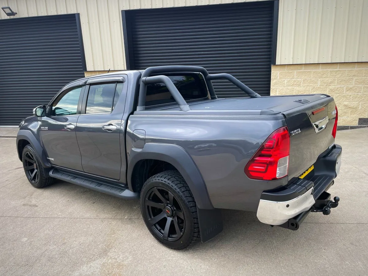 182 2018 TOYOTA HILUX 2.4 D4D INVINCIBLE X AUTO - Image 3