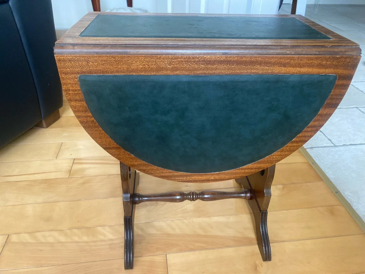 Small folding table - Image 1