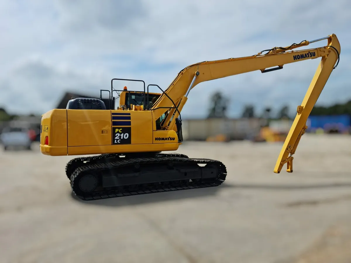 2016 Komatsu PC210LC-10 Long Reach Excavator - Image 2